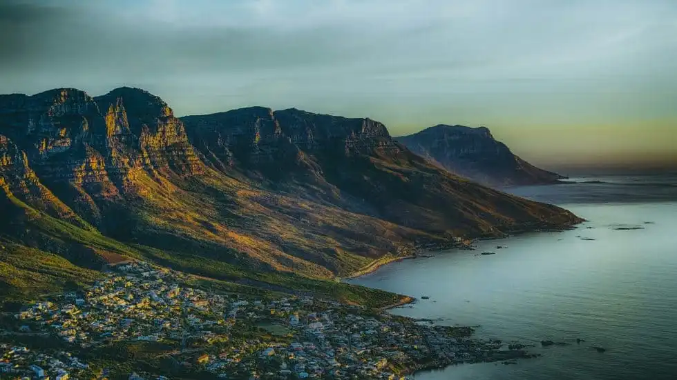 Flora and fauna of the Twelve Apostles Mountain Range 980x551 1