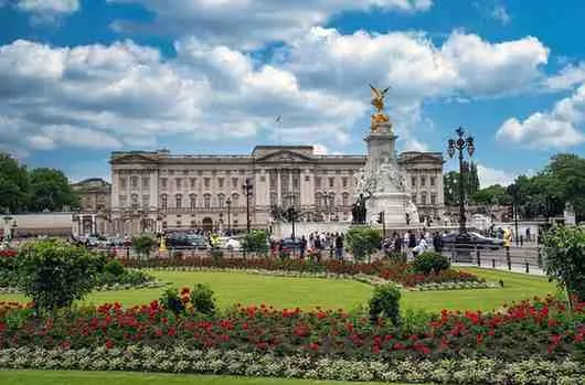 Your Ultimate London Vacation: Top Spots, Hotels & Flights 6 Hotels near London attractions